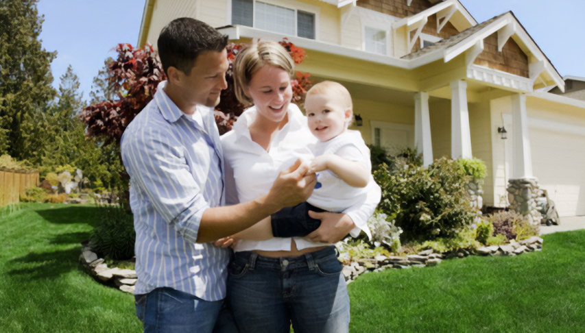 home insurance ny image of family standing in front of their new home